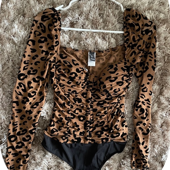 Windsor Leopard Corset Hook button Bodysuit. - Picture 3 of 5